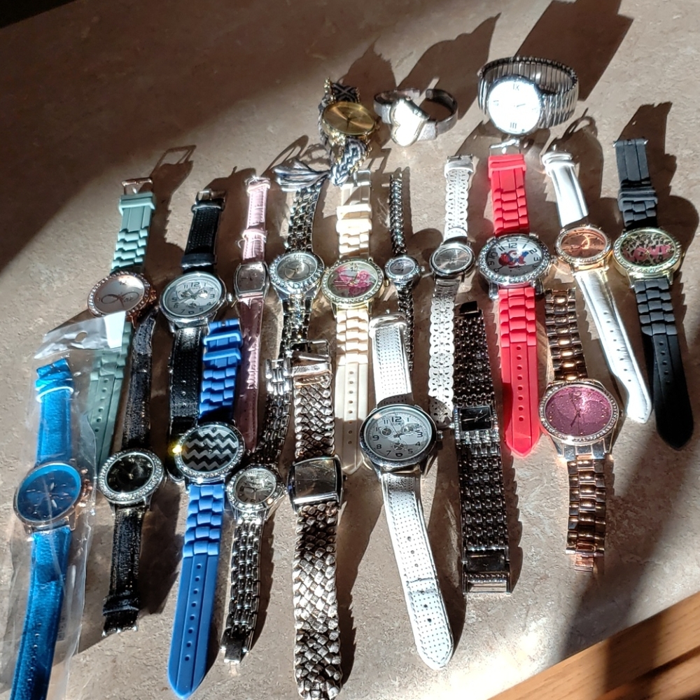 Lot of 21 watches
